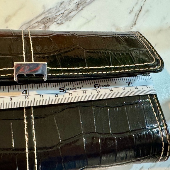 Liz Claiborne black faux alligator purse/bag and wallet - Picture 13 of 16